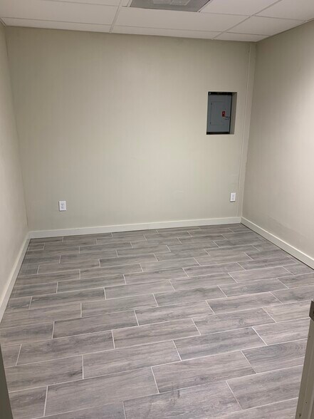 More Photos Of 6209-6213 Grissom Rd, San Antonio Self Storage For Lease