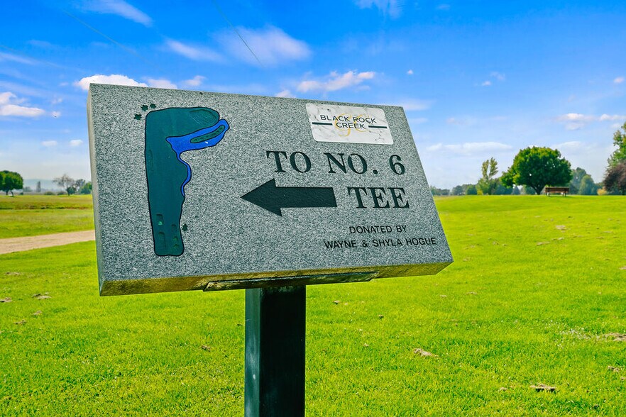 More Photos Of 31 Ray Rd, Sunnyside Sports And Entertainment For Sale