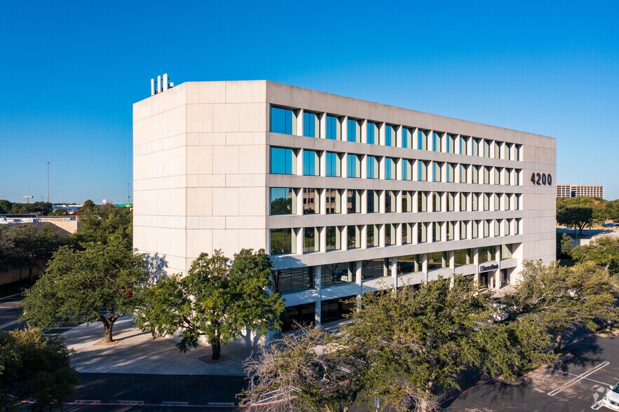 More Photos Of 4200 S Hulen St, Fort Worth Office For Lease