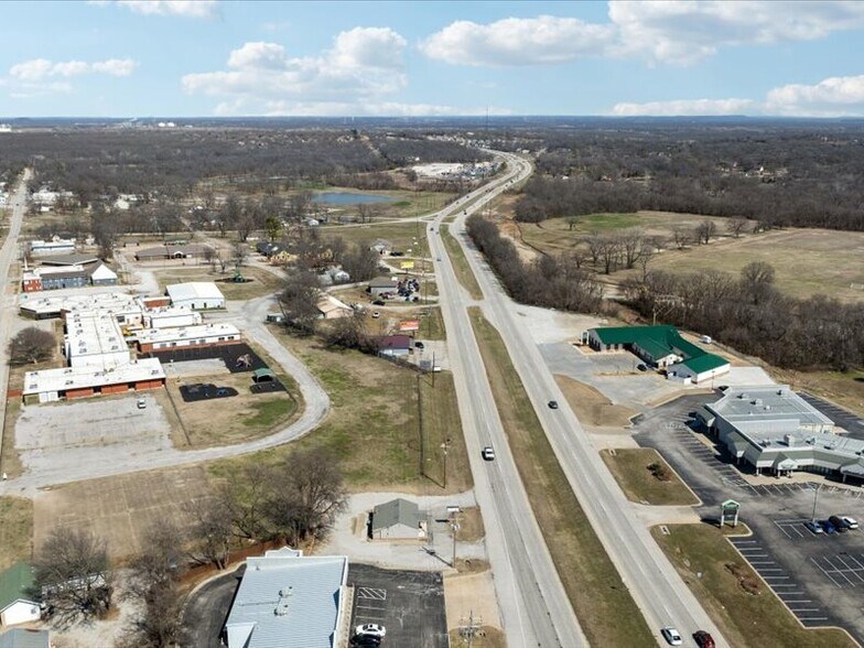 More Photos Of 1830 N Highway 66, Catoosa Freestanding For Sale