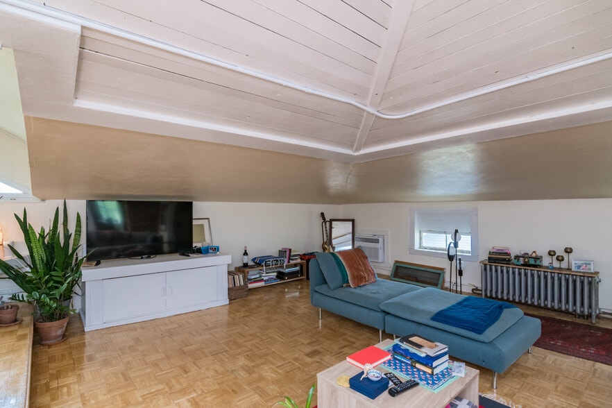 More Photos Of 81 Bridge St, Northampton Multifamily For Sale