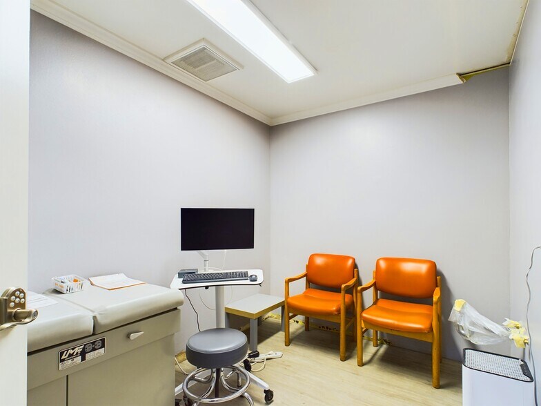 More Photos Of 4456 Manzanita Ave, Clearlake Storefront Retail Office For Sale