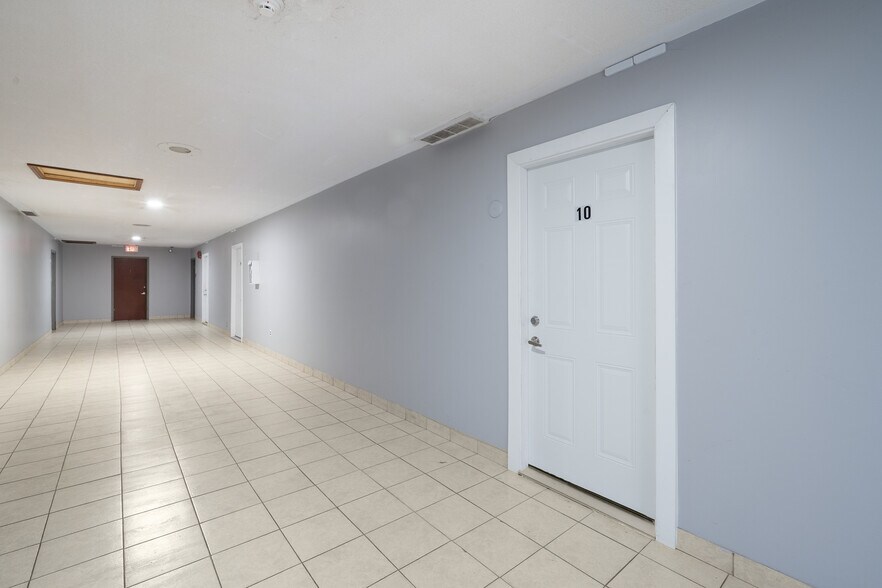 More Photos Of 2024 Dufferin Av, Wallaceburg Apartments For Sale