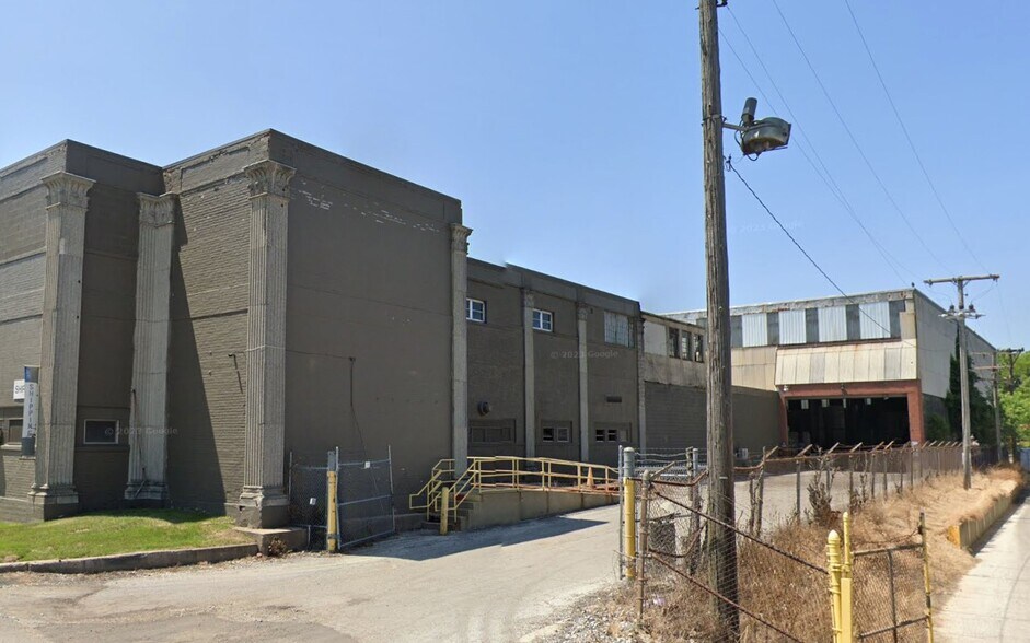 More Photos Of 229 Factory St, La Porte Light Manufacturing For Sale