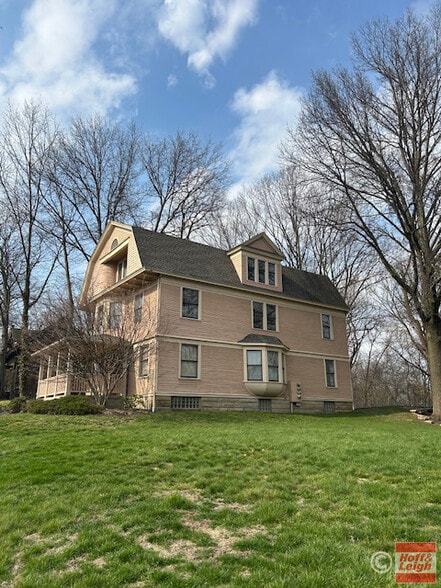 More Photos Of 631 W Exchange St, Akron Office For Sale