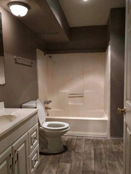 More Photos Of 1105 Westwood Ln, Giddings Apartments For Sale