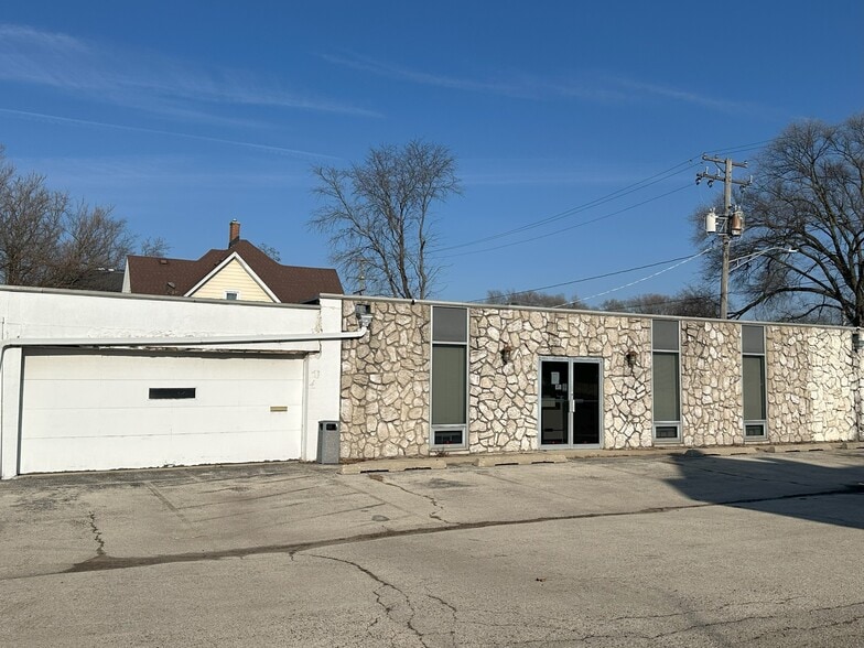 More Photos Of 210 N Longwood St, Rockford Medical For Sale