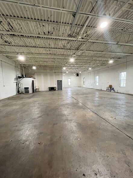 More Photos Of 7252 Industrial Park Blvd, Mentor Manufacturing For Lease