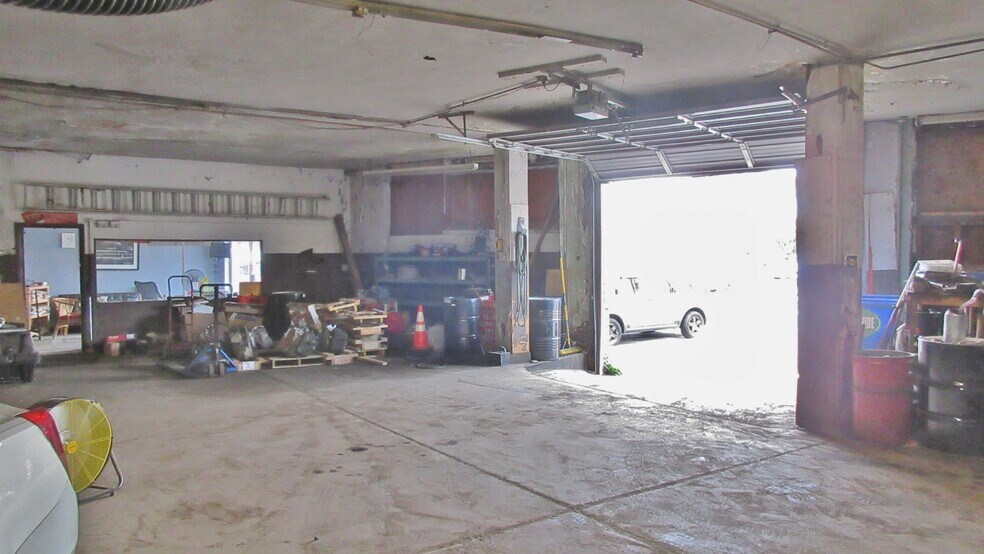 More Photos Of 1622-1628 W Passyunk Ave, Philadelphia Auto Repair For Sale