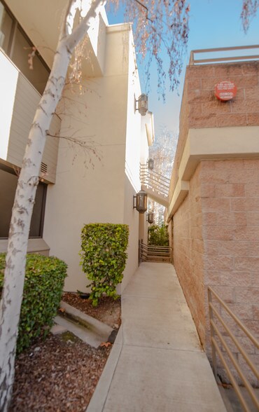 More Photos Of 2028 Village Ln, Solvang Medical For Lease