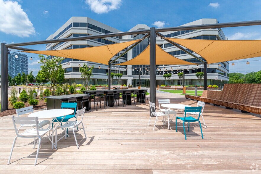 More Photos Of 1410-1430 Spring Hill Rd, McLean Unknown For Lease