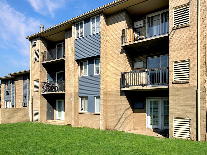 More Photos Of 806 Cherry St, Toledo Apartments For Sale
