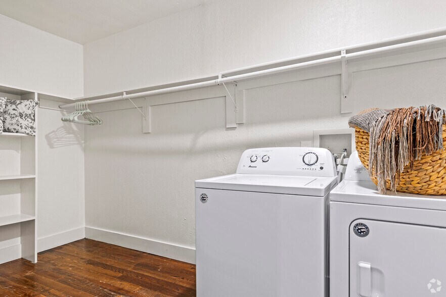 More Photos Of 2211 S Vernon Ave, Dallas Apartments For Sale