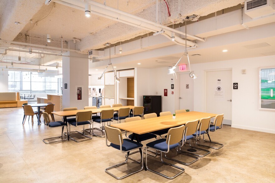 More Photos Of 75 Rockefeller Plaza, New York Office For Lease