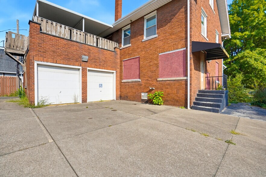 More Photos Of 3400 W Tuscarawas St, Canton Freestanding For Sale