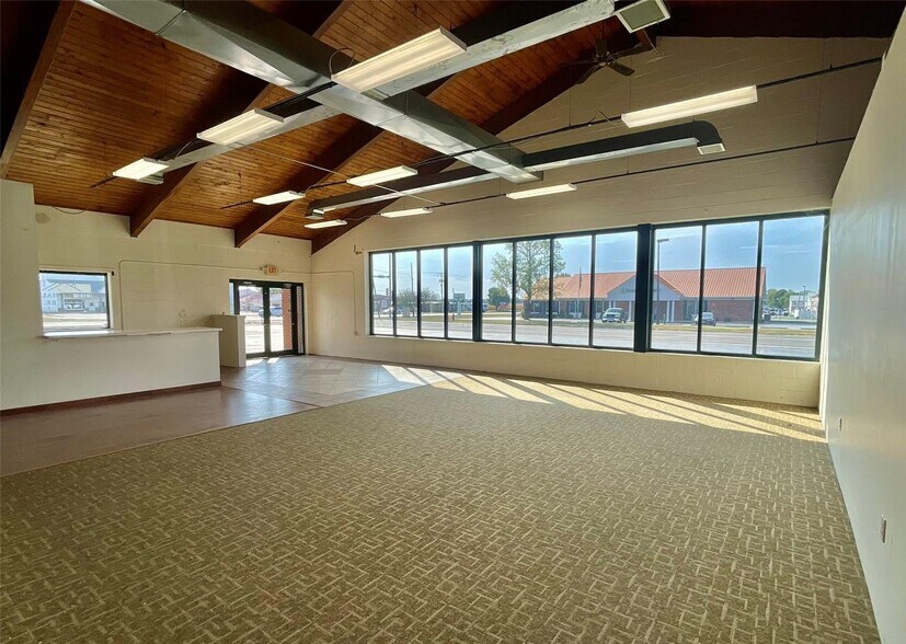 More Photos Of 705 Texas Blvd, Bethalto Restaurant For Sale