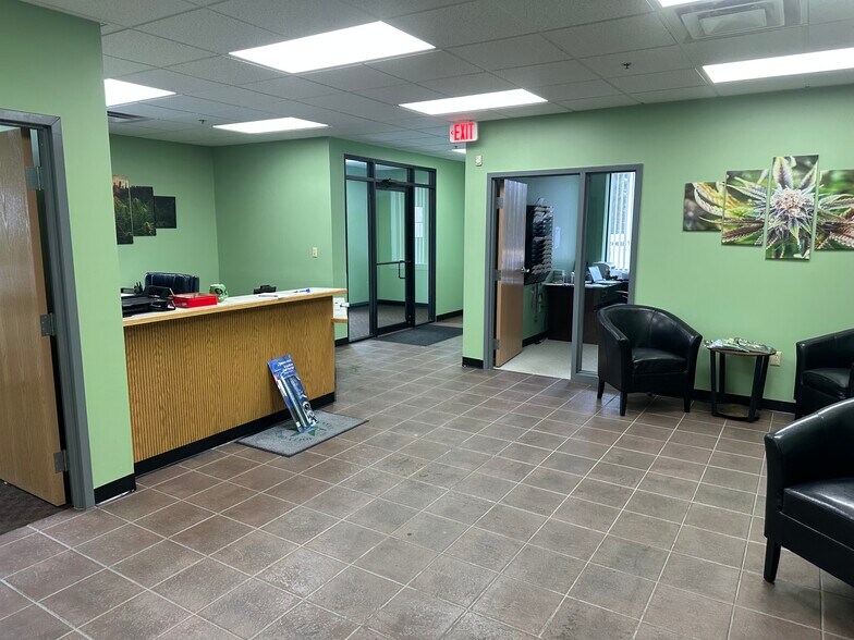 More Photos Of 246 Suffolk Ln, Gardner Manufacturing For Sale