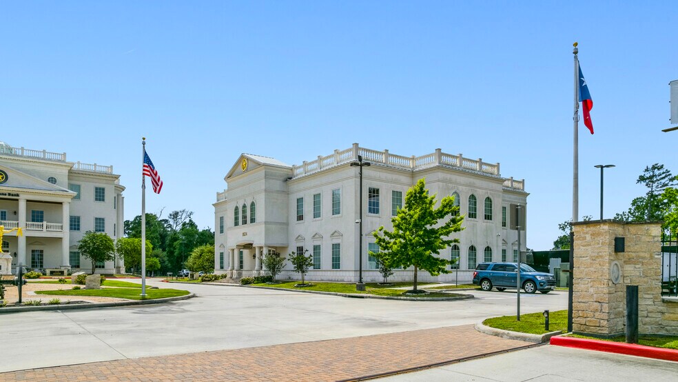 More Photos Of 815 W Davis St, Conroe Office For Sale