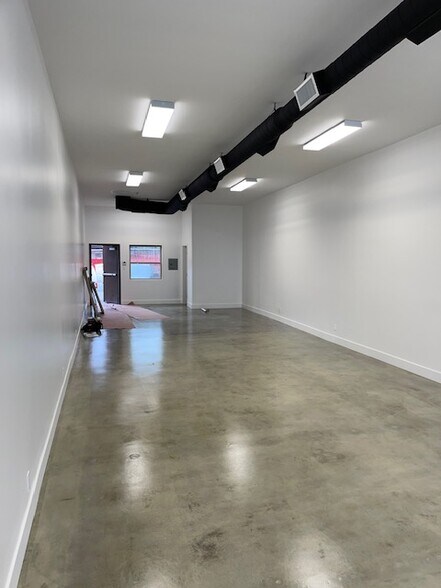 More Photos Of 2918 W Magnolia Blvd, Burbank General Retail For Lease
