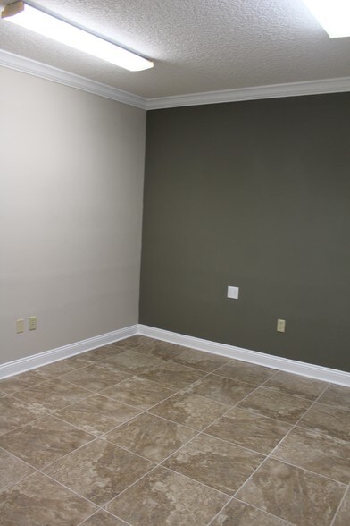 More Photos Of 12627 San Jose Blvd, Jacksonville Medical For Lease