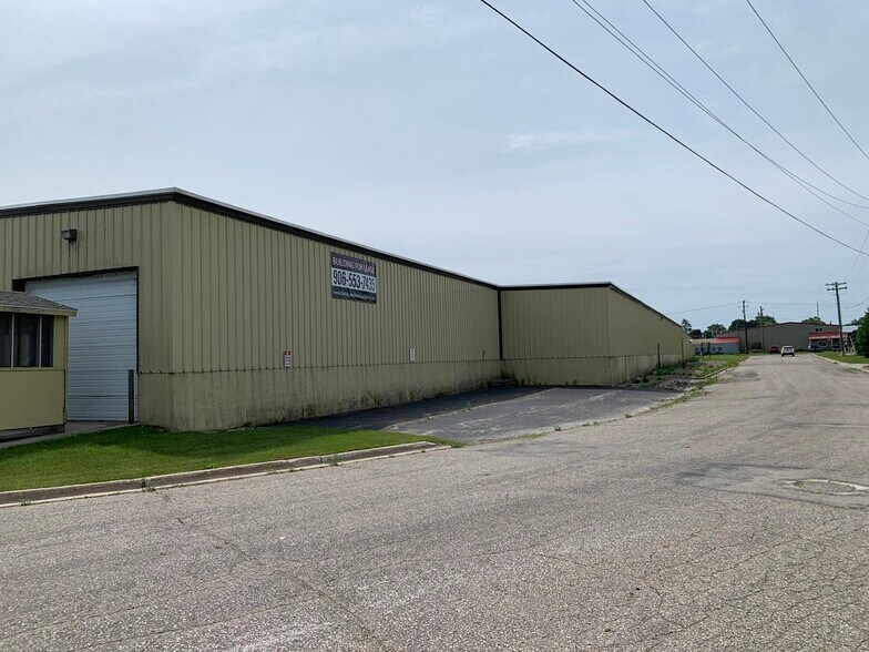 More Photos Of 710 Rains Dr, Gladstone Manufacturing For Lease