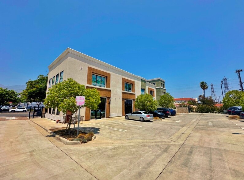 More Photos Of 2956 E Colorado Blvd, Pasadena General Retail For Lease
