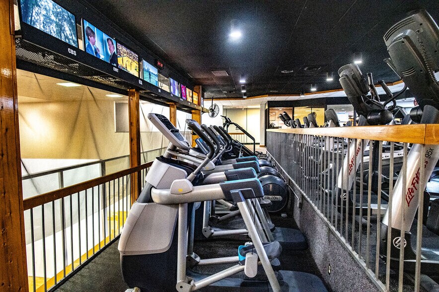 More Photos Of 2628 Bill Owens Pky, Longview Health Club For Sale