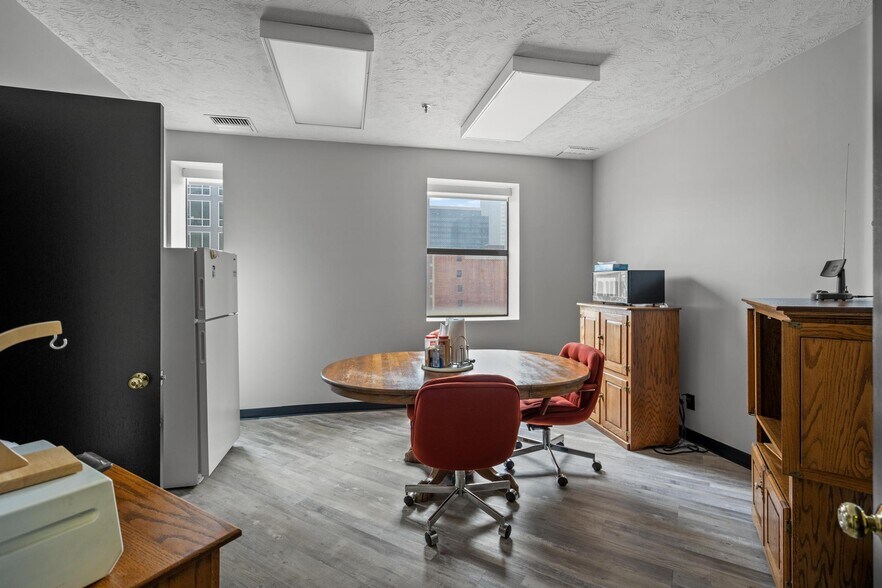 More Photos Of 817 Main St, Cincinnati Coworking Space