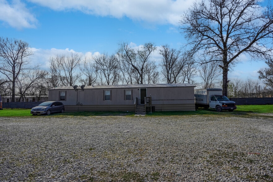 More Photos Of 2206 Hartwick Rd, Houston Contractor Storage Yard For Sale