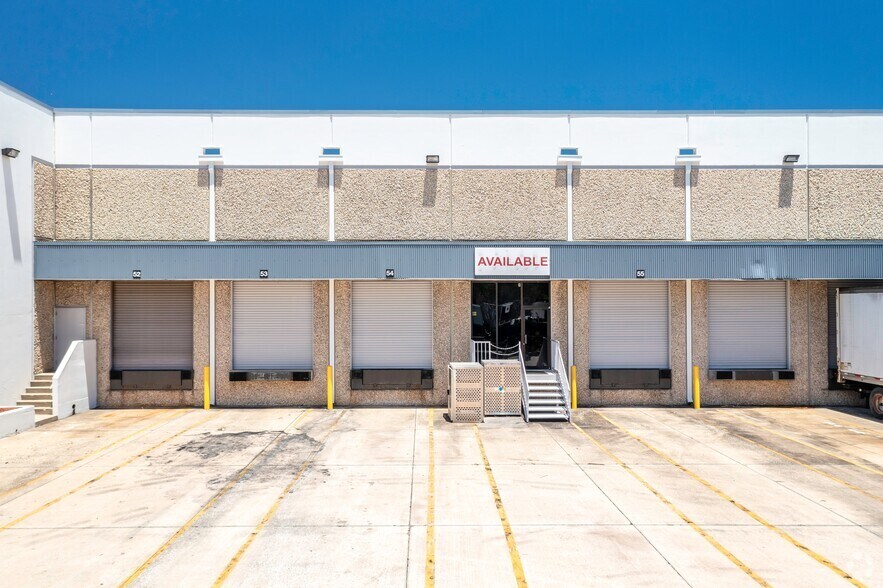 More Photos Of 2901 Titan Row, Orlando Warehouse For Lease