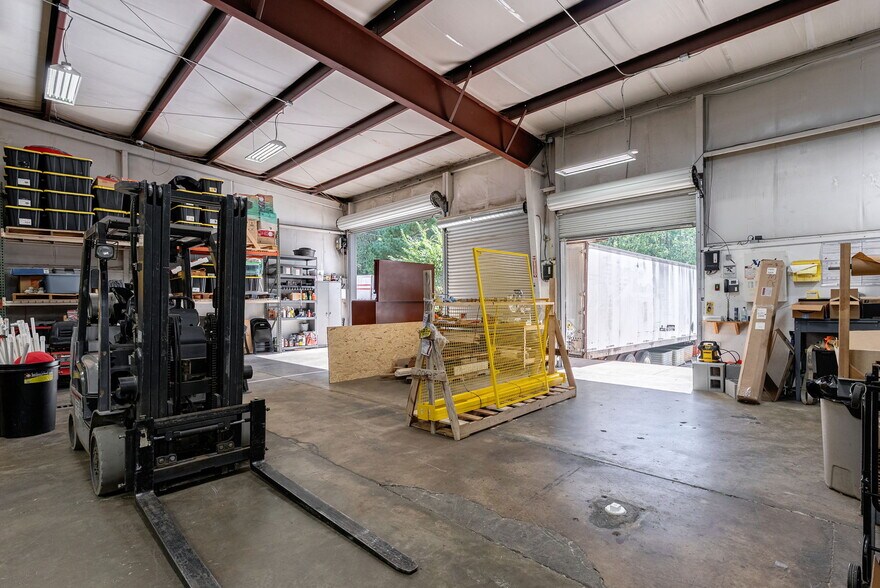 More Photos Of 328 Commerce Blvd, Bogart Warehouse For Sale