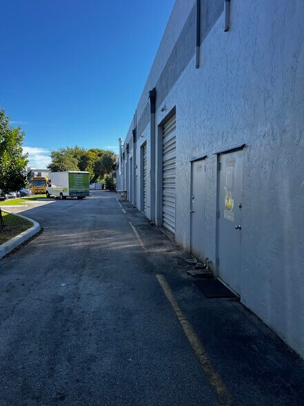 More Photos Of 10267-10297 NW 46th St, Sunrise Warehouse For Sale