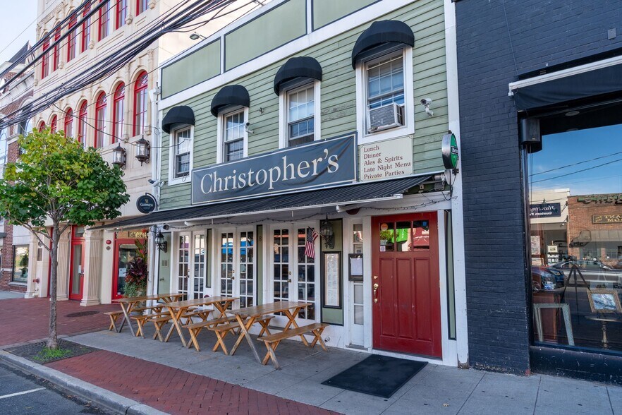 More Photos Of 8 Wall St, Huntington Restaurant For Sale