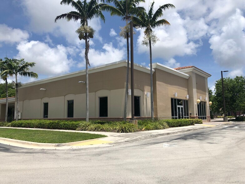 More Photos Of 690-698 Yamato Rd, Boca Raton Unknown For Lease