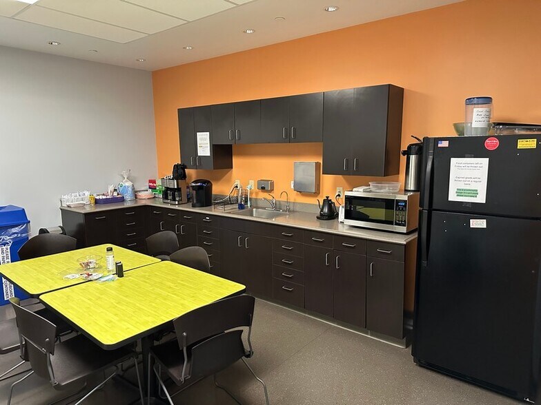 More Photos Of 711 E Monument Ave, Dayton Office For Lease