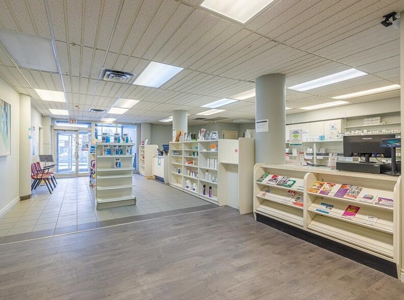 More Photos Of 4796 Victoria Ave, Niagara Falls General Retail For Sale