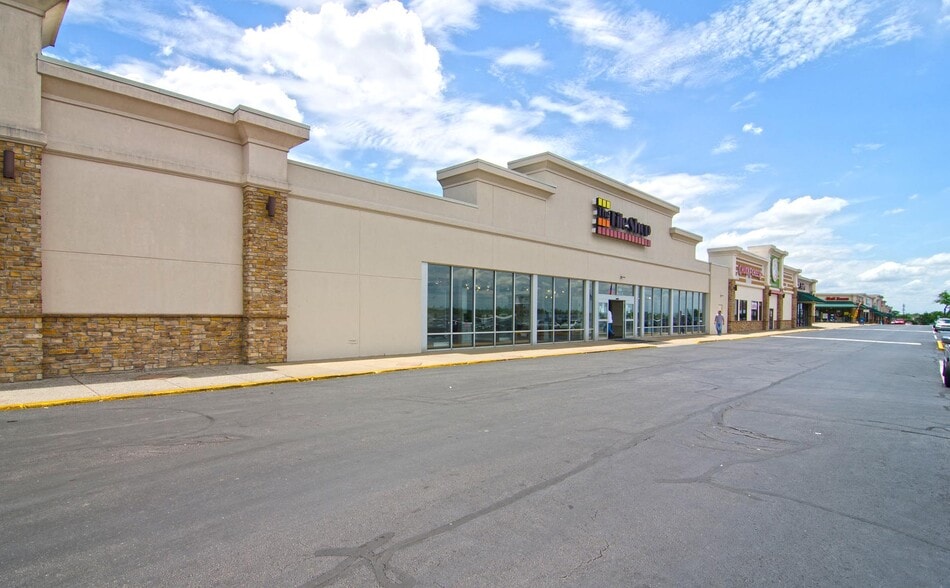 More Photos Of 1525-1555 E New Circle Rd, Lexington Unknown For Lease