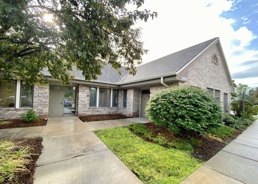 More Photos Of 2410 Woodlake Dr, Okemos Unknown For Lease