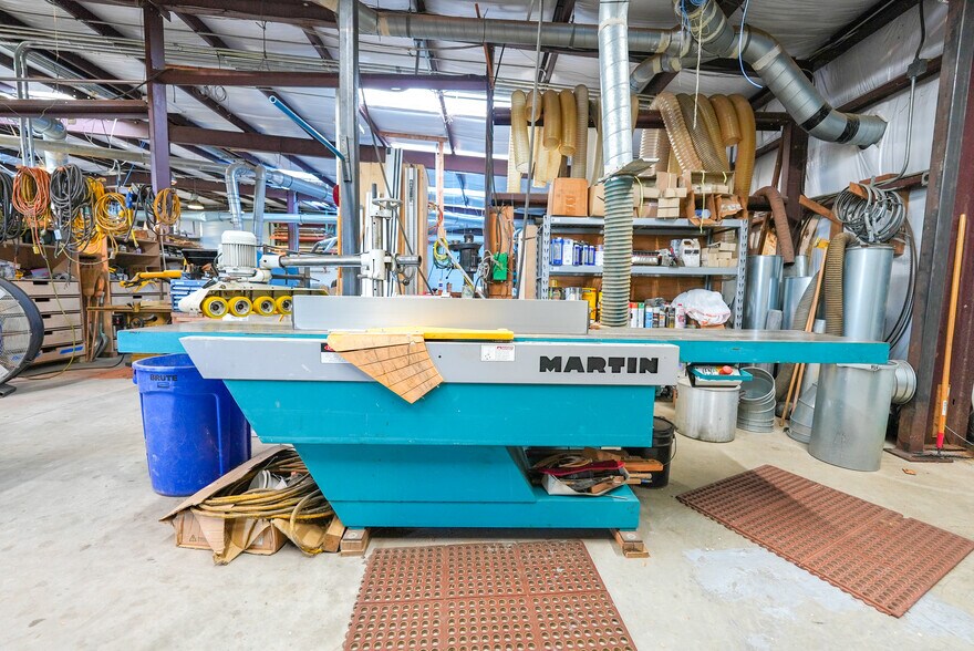 More Photos Of 7800 County Road 24, Fairhope Showroom For Sale