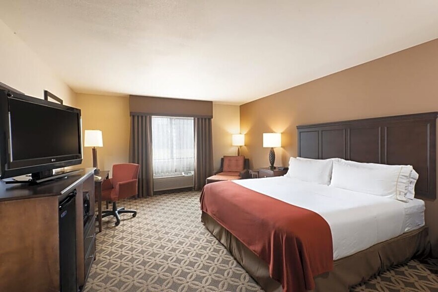 More Photos Of 151 W Deuce of Clubs, Show Low Hotel For Sale