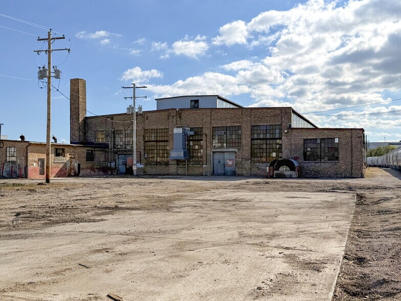 More Photos Of 5000 S Whitnall Ave, Cudahy Warehouse For Sale