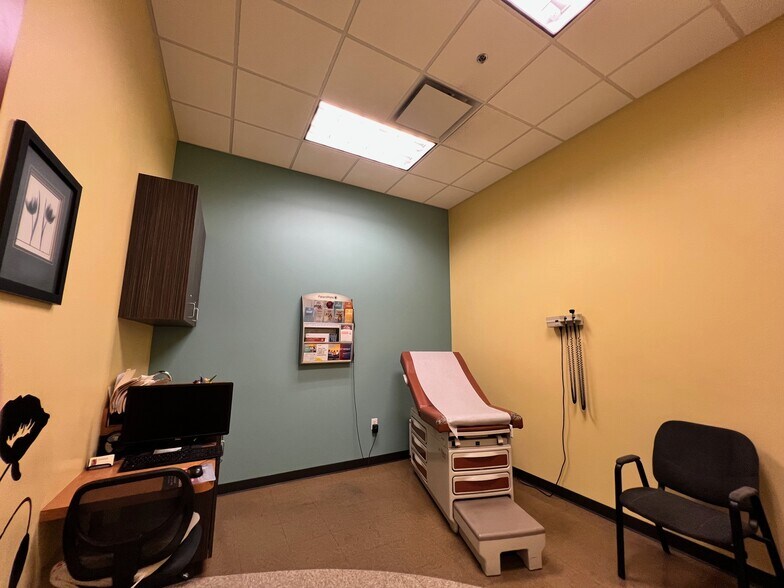 More Photos Of 9515 W Camelback Rd, Phoenix Office For Sale