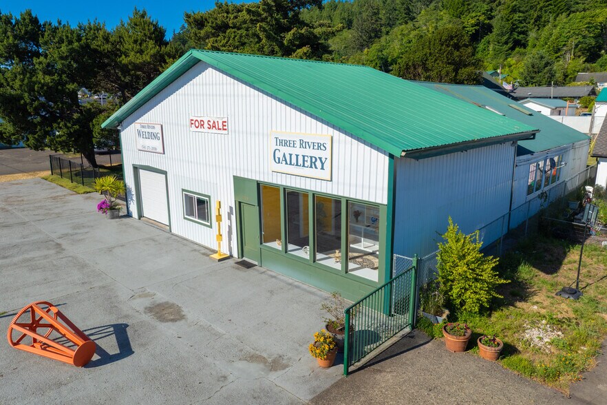 More Photos Of 77231 Highway 101, Gardiner Storefront Retail Residential For Sale