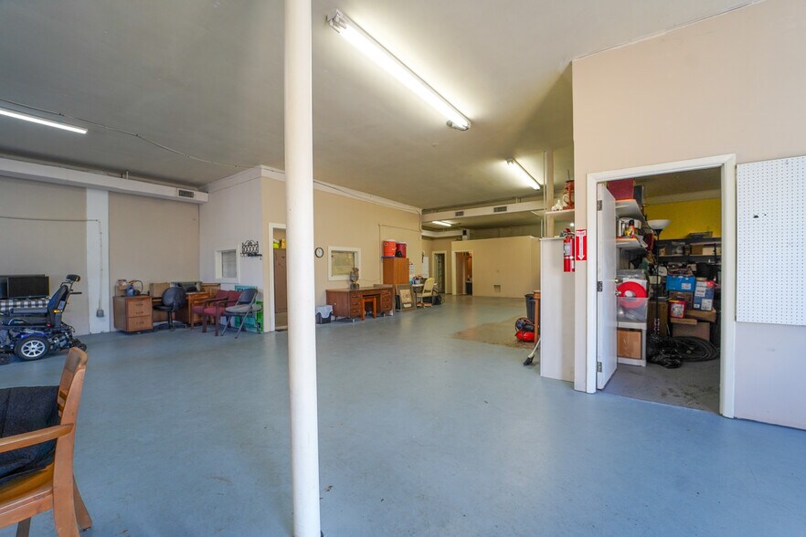 More Photos Of 802 North St, Victoria General Retail For Sale