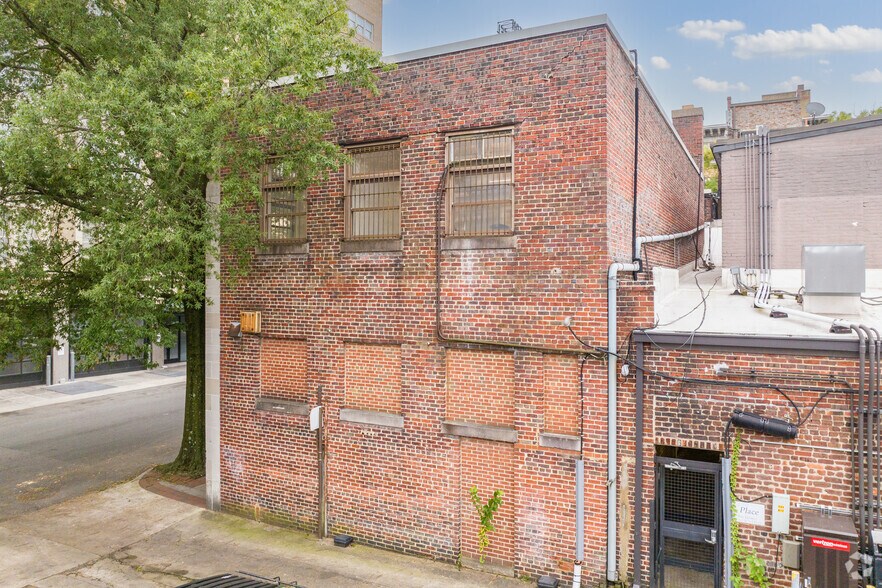 More Photos Of 424 E Grace St, Richmond Bank For Lease