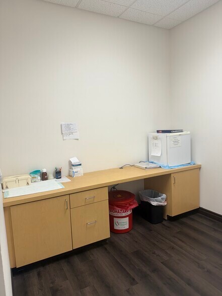 More Photos Of 4974 S Rainbow Blvd, Las Vegas Office For Sale