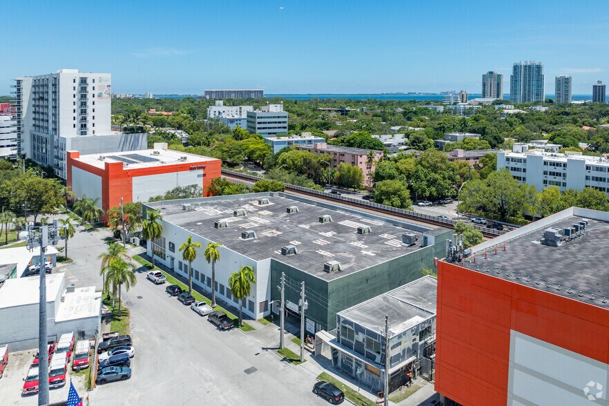 More Photos Of 3000 SW 28th Ln, Miami Showroom For Sale