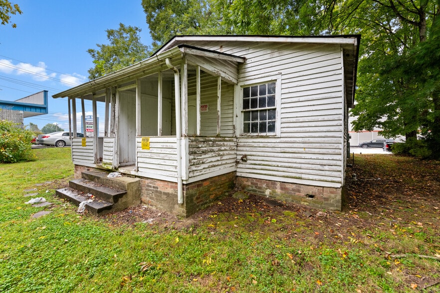 More Photos Of 226 E Main St, Sevierville Freestanding For Sale