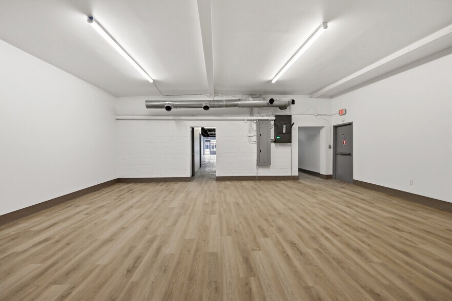 More Photos Of 937 Winchester Rd, Lexington Storefront For Lease