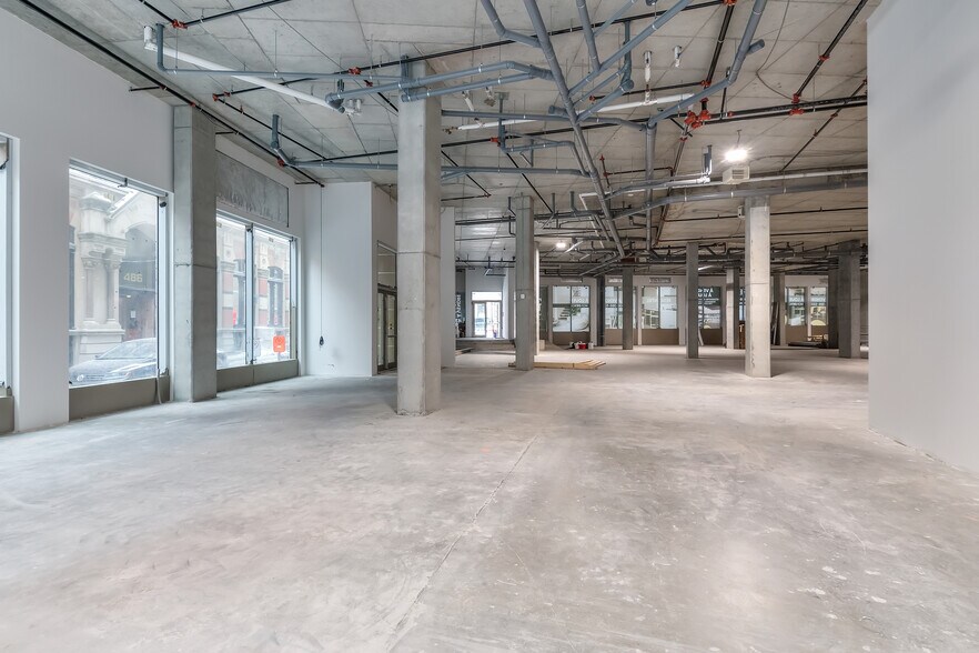 More Photos Of 250 Rue Notre-Dame O, Montréal Apartments For Lease